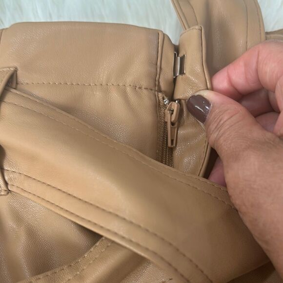 TRUTH by Republic Faux Leather Stylish Tan Women's Shorts Size 8 - Picture 11 of 11